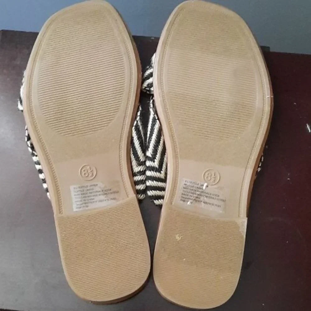 Universal Thread Chevron Print Canvas Slip On Sandals Size 8.5